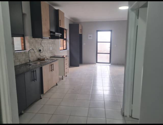 2 BEDROOM APARTMENT TO LET IN BEDFORD GARDENS